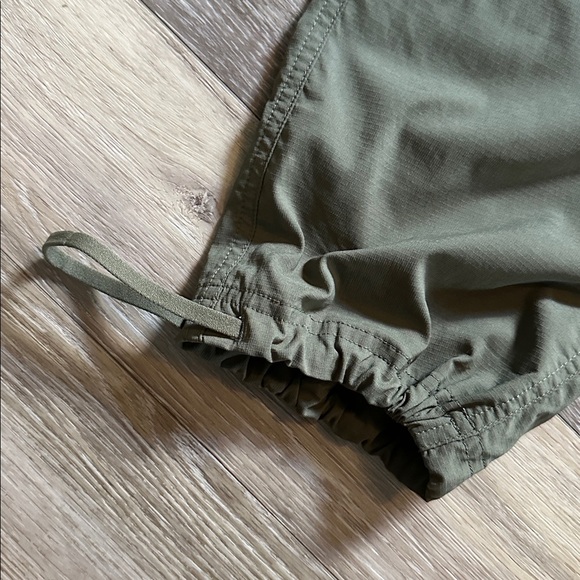 L.L. BEAN | Women's Vista Camp Pants, Straight-Leg Cargo in Thyme - Picture 7 of 16